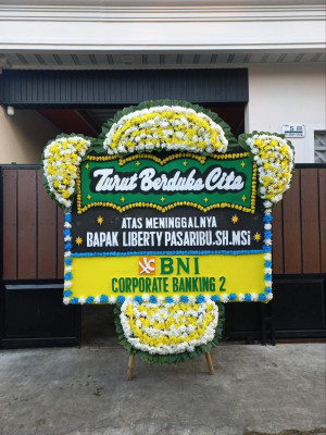 Papan Bunga Duka di Pardomuan