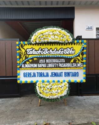 Papan Bunga Duka di Pardomuan